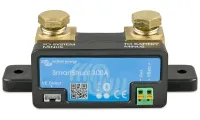 ## Victron SmartShunt 300 A

**SmartShunt Monitor** je novi model visokopreciznog **sustava za nadzor stanja za do dvije neovisne baterije** bez zaslona. U pakiranju su dva priključna kabela s osiguračem. Produljeno jamstvo od 5 godina.

SmartShunt je monitor baterije baš kao i BMV serija (samo bez zaslona). Vaš pametni telefon s aplikacijom VictronConnect postaje zaslon. Uređaj se putem Bluetootha povezuje s aplikacijom VictronConnect na pametnom telefonu (ili tabletu) i možete jednostavno očitati sve nadzirane parametre baterije. Alternativno, SmartShunt se može spojiti i čitati s GX uređaja. Spajanje na SmartShunt se vrši pomoću VE.Direct kabela. SmartShunt je dobra alternativa BMV monitoru baterije, posebno za sustave gdje je potrebno praćenje baterije, ali je potrebno manje ožičenja i nije potreban tradicionalni zaslon.

SmartShunt je opremljen **Bluetooth sučeljem, VE.Direct priključkom** i **priključkom koji se može koristiti za nadzor druge baterije** (nadzor srednje točke ili za povezivanje senzora temperature).

**Radni napon:** 6,5-70V

**Kapacitet baterije:** 1-9999 Ah

### Sučelje

- Bluetooth
- VE.Izravni priključak
- 1× 2pin terminalni blok
- 2x stezaljka/vijak M8

**Stupanj zaštite:** IP21

**Dimenzije:** 120 x 44 x 44 mm (1 of 6)