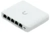 ## Ubiquiti UniFi Switch Flex Mini 2.5G

UniFi Switch Flex Mini 2.5G är utrustad med **fem 2.5G RJ-45-portar.** Det är en **L2-switch** med en total kapacitet på **25 Gbps** och en routinghastighet på **18.6 Mpps**. Switchen kan strömförsörjas antingen via en USB-C-kontakt eller via PoE.

- Kompakt design
- 5× 2,5 GbE RJ-45-port
- Stöd PoE-strömförsörjning
- Valfri strömförsörjning med den medföljande USB-C-adaptern (5 V/ 1 A)

Konfiguration och hantering av UniFi-enheter aktiveras av UniFi Network-applikationen, som är förinstallerad på [**UniFi OS-konsoler**](https://www.i4wifi.cz/cs/kategorie/182592-unifi-os- konsol) (UniFi Dream Machine, Dream Router, Dream Wall, Express, Cloud Gateway Ultra, etc.). Ett alternativ är den fritt tillgängliga programvaran UniFi Network Server, avsedd för installation på din egen dator eller server (Windows, MacOS, Linux). UniFi Network Server-mjukvaran förbättras ständigt, så vi rekommenderar att du alltid använder den senaste versionen, som du kan ladda ner från Ubiquitis webbplats i [**Download**](https://ui.com/download/releases /nätverksserver). Du kan också lära dig mer om den här produkten på [**Ubiquiti training**](https://skoleni.100mega.cz/).

### L2-funktion

- STP/RSTP med prioriteringar och möjlighet att inaktivera på portnivå
- Portisolering
- Stormkontroll
- Portspegling
- Multicast/broadcast hastighetsbegränsning
- Flödeskontroll (flödeskontroll)
- Jumboramar
- Gräns ​​för utträdeshastighet

### Portar

- 5x 2,5G RJ-45
- 1× USB-C (endast ström)

**Switchkapacitet:** 25 Gbps (12,5 Gbps icke-blockerande)

**Rutthastighet:** 18,6 Mpps

**PoE-stöd:** ja (endast 802.3af-ingång)

**Strömförsörjning:** extern USB-C-adapter (5 V) eller PoE (44-57 V DC)

**Mått:** 117,1 x 90 x 21,2 mm

**Vikt:** 206 g